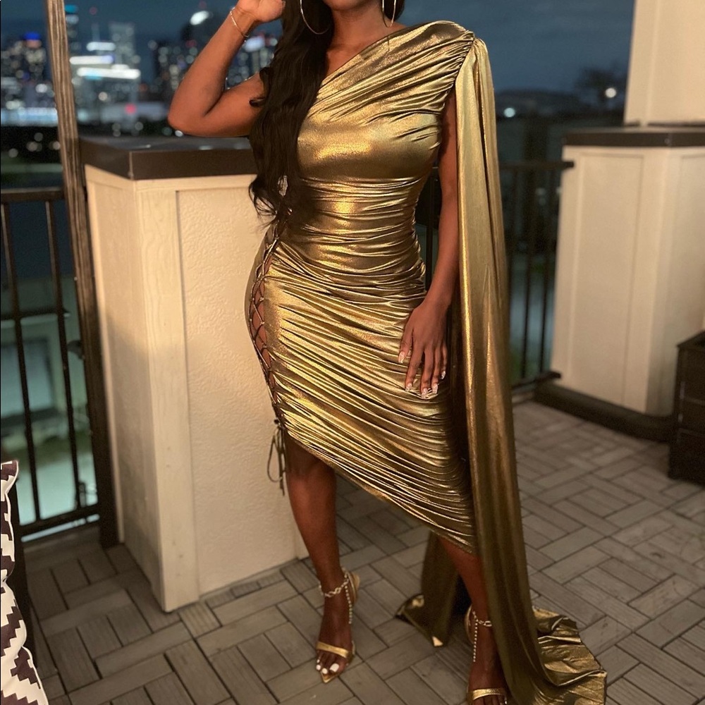 Off the shoulder dress. This dress is a fitted size medium.